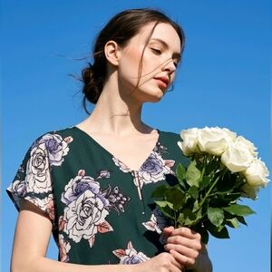 Maurices Dark Green Floral V-Neck Short Sleeve Blouse Size Medium